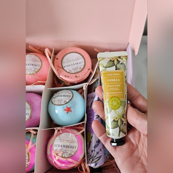 Kiytarboo Handcream, Bath Bomb & Shower Steamer Gift Set- NEW IN BOX - Picture 5 of 5